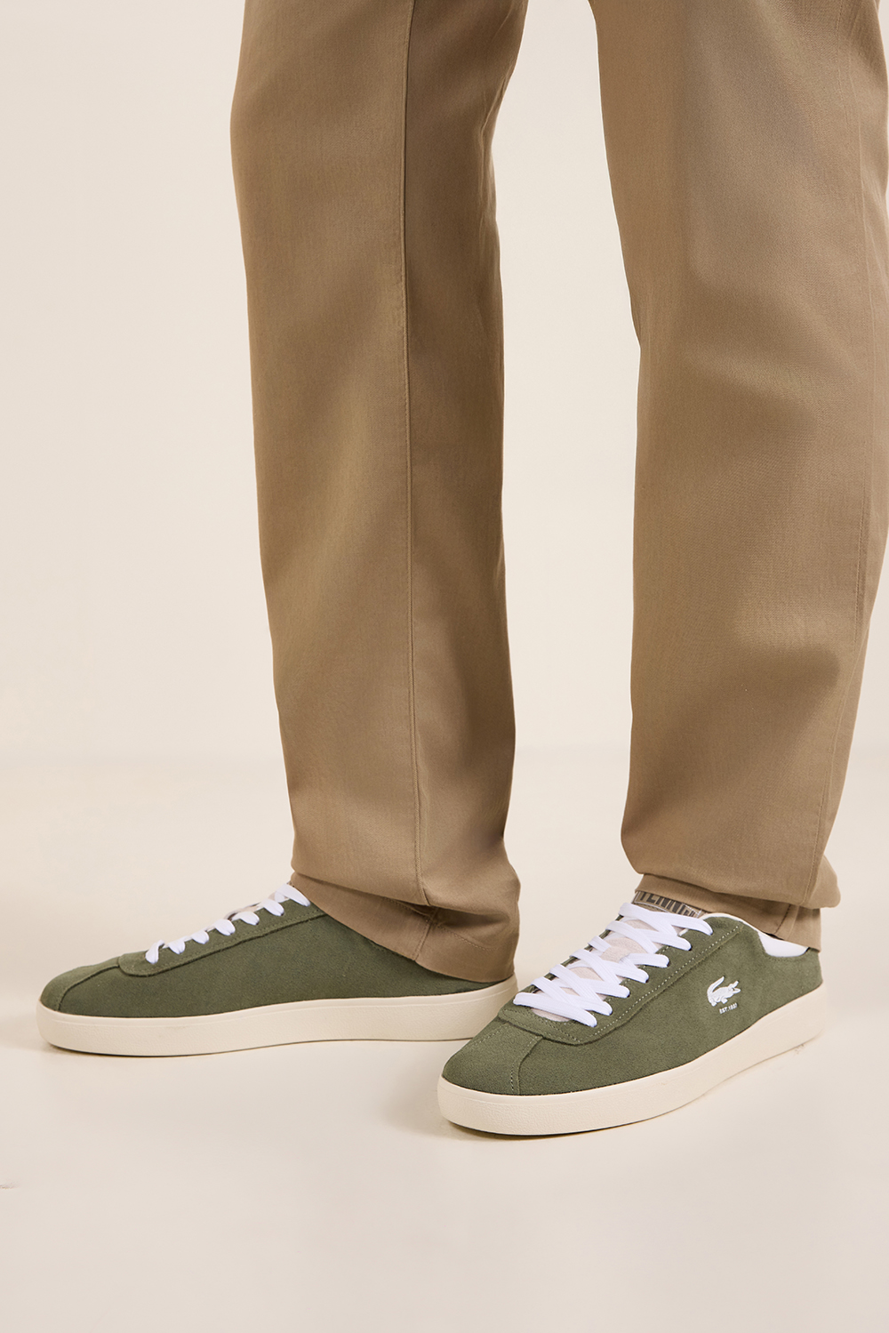 נעלי סניקרס קורט